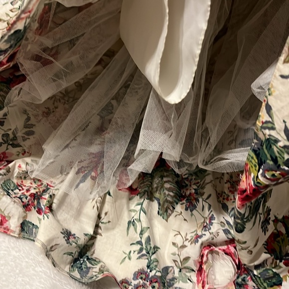 This is a cream floral, midi dress with boning - Picture 3 of 4